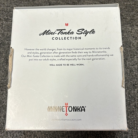 Minnetonka Mini-Tonka Style Baby Booties (5394) - Picture 6 of 6